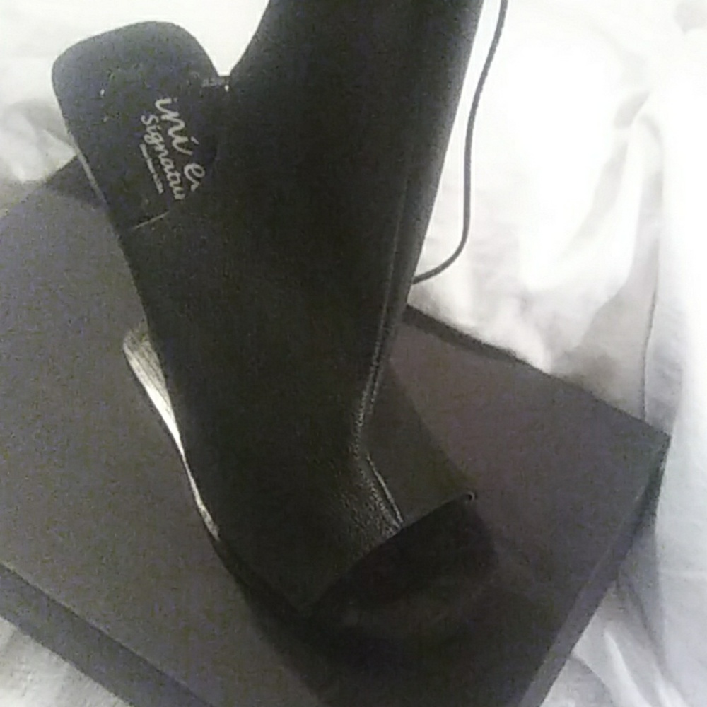 Shoes - Picture 4 of 5